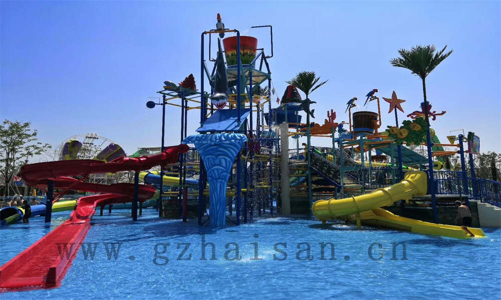 钢结构水上滑滑梯让您在夏季中畅游水上乐园