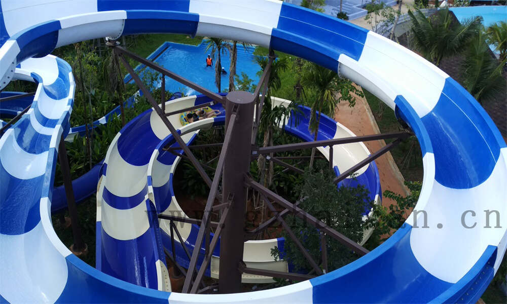 水上乐园滑梯受欢迎的原因